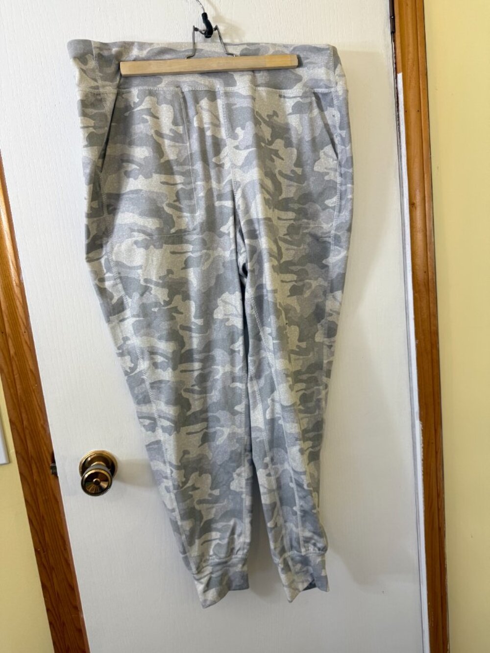 🛍️ 3/10 Athletic Works Dri-More Grey Camo Jogger Leggings Size XL - Picture 2 of 4